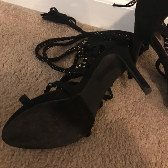 LIKE NEWLightly worn Blck Strappy Ankle Tie Sandal - Picture 3 of 4